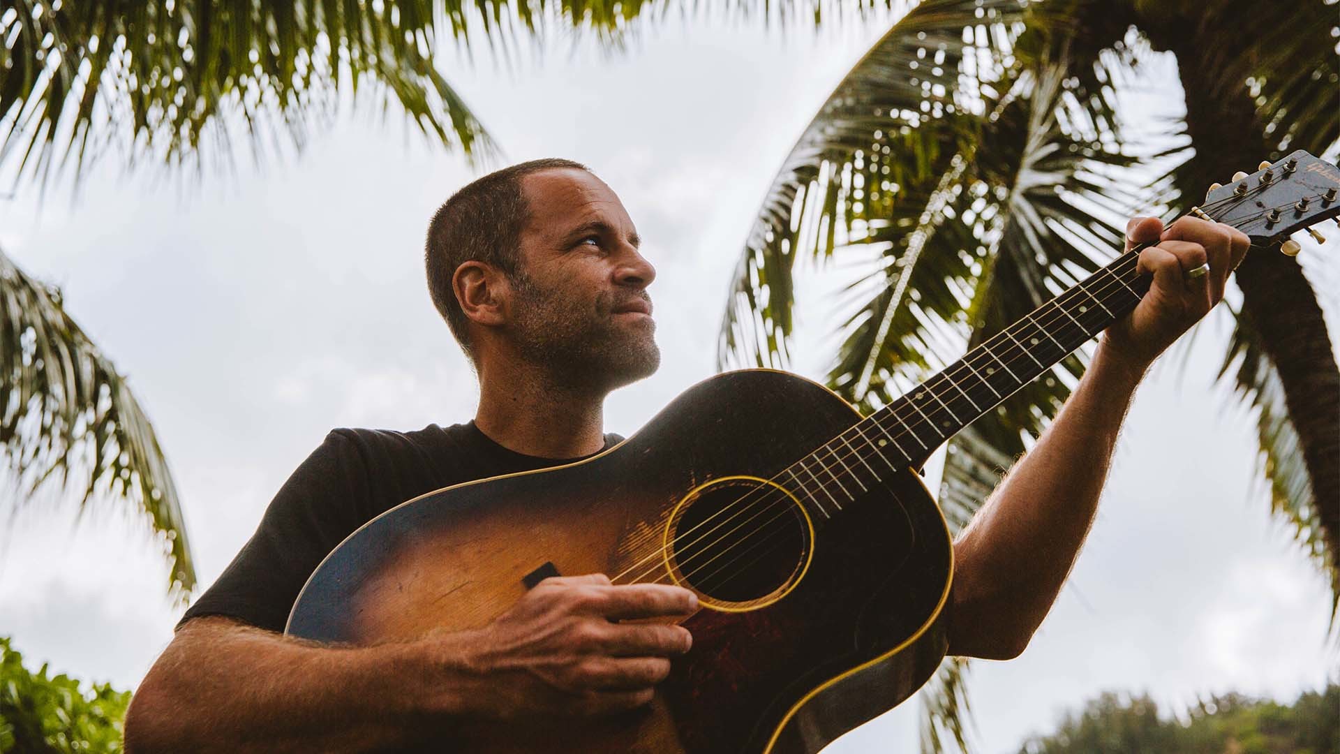 © Kizzy O'Neal Jack Johnson mit Gitarre