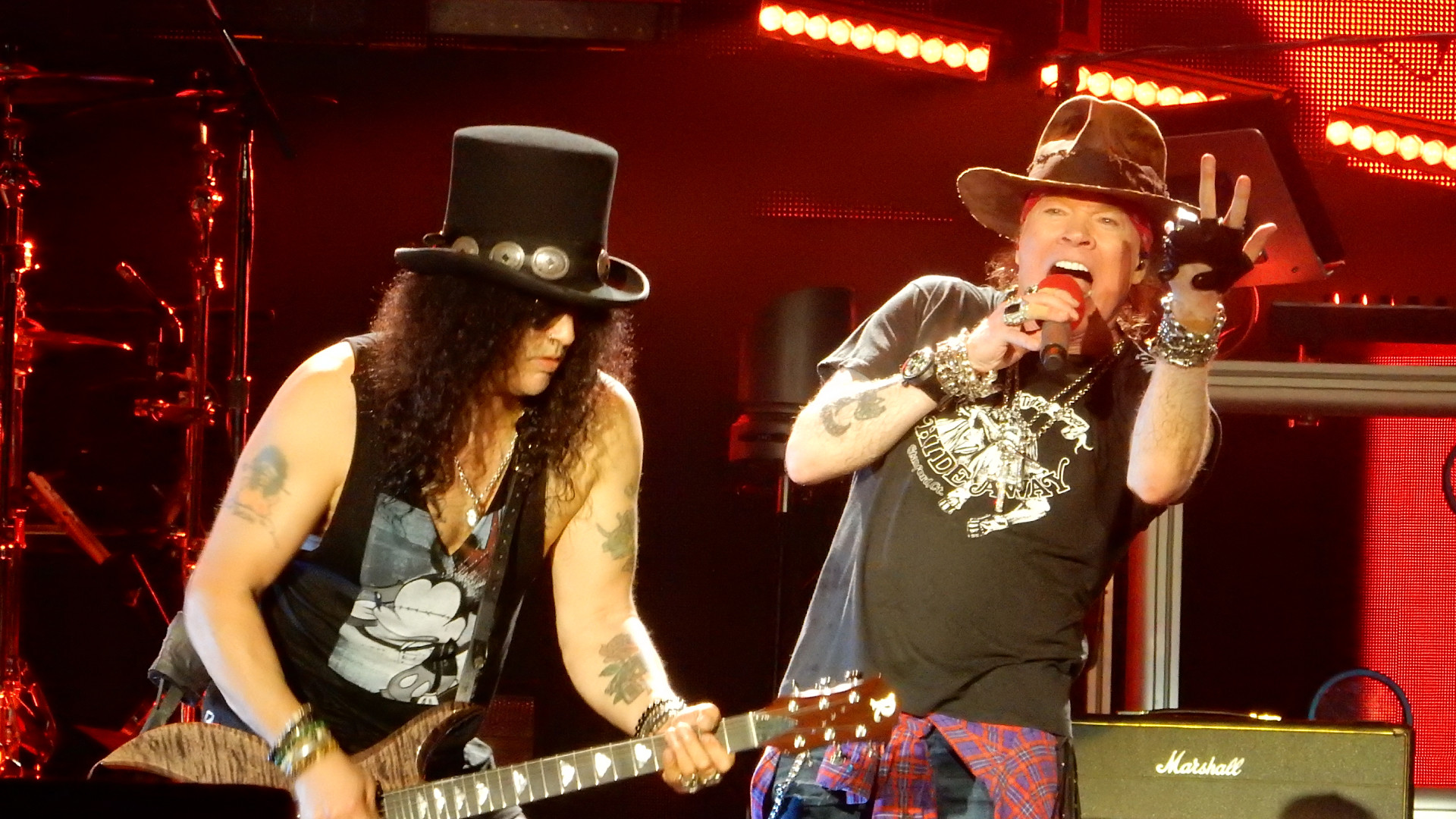 Guns N´ Roses ©wegotit.at Slash und Axl Rose von Guns N´Roses live auf der Bühne
